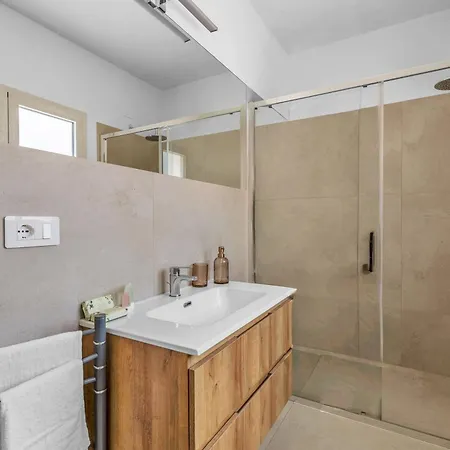 Апартаменти Exclusive White - With Pool - Sea View