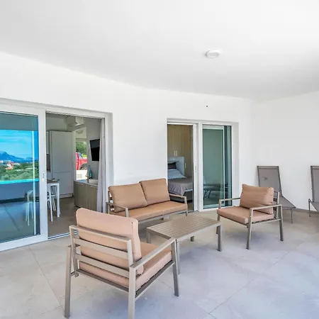 Апартаменти Exclusive White - With Pool - Sea View